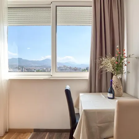Apartman Ana דירה *